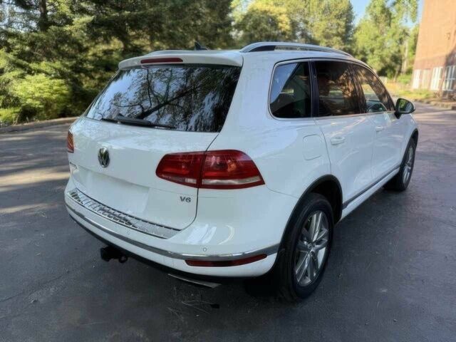 Белый Фольксваген Туарег, объемом двигателя 3.6 л и пробегом 70 тыс. км за 3800 $, фото 6 на Automoto.ua