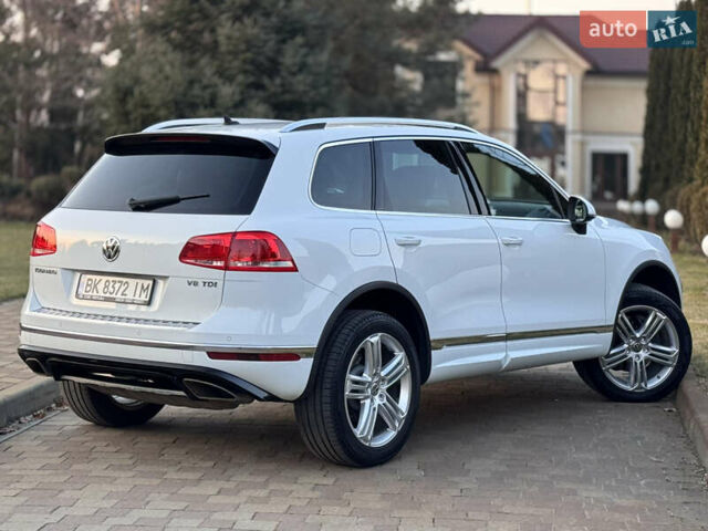 Білий Фольксваген Туарег, об'ємом двигуна 4.13 л та пробігом 197 тис. км за 27000 $, фото 7 на Automoto.ua