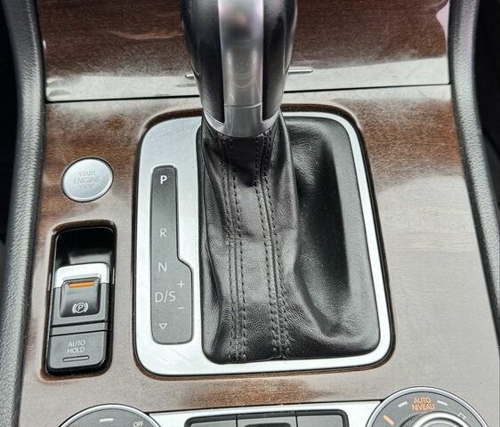 Белый Фольксваген Туарег, объемом двигателя 3 л и пробегом 320 тыс. км за 23700 $, фото 14 на Automoto.ua