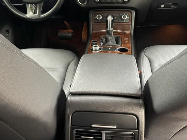 Белый Фольксваген Туарег, объемом двигателя 3 л и пробегом 208 тыс. км за 21800 $, фото 19 на Automoto.ua