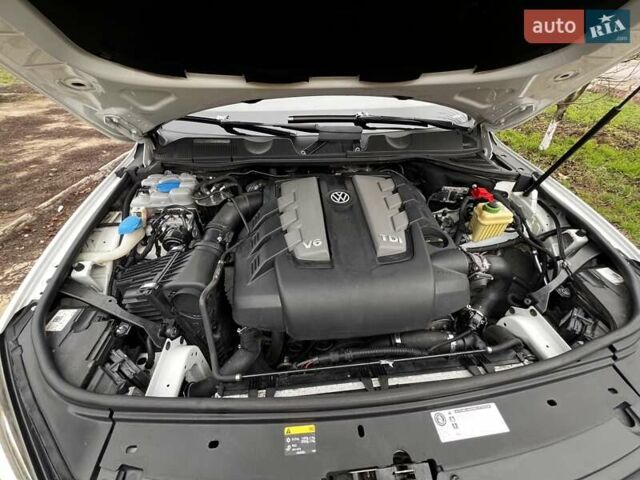 Білий Фольксваген Туарег, об'ємом двигуна 2.97 л та пробігом 334 тис. км за 26000 $, фото 11 на Automoto.ua