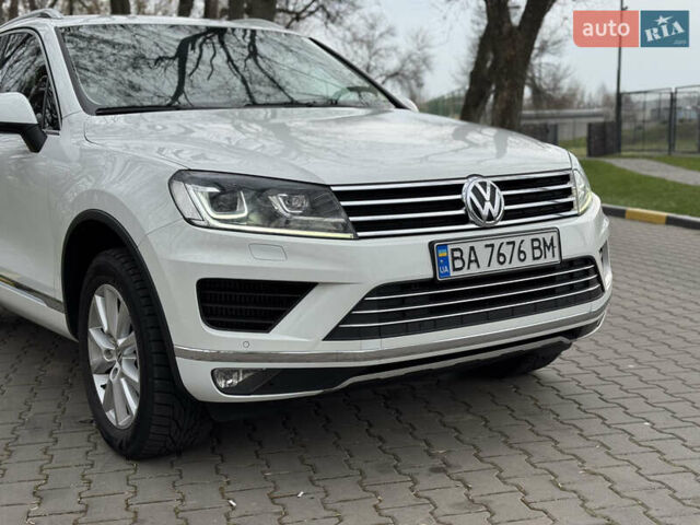 Білий Фольксваген Туарег, об'ємом двигуна 2.98 л та пробігом 270 тис. км за 24500 $, фото 7 на Automoto.ua
