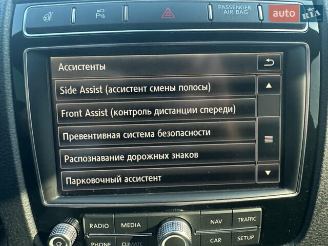 Белый Фольксваген Туарег, объемом двигателя 3 л и пробегом 203 тыс. км за 22000 $, фото 13 на Automoto.ua