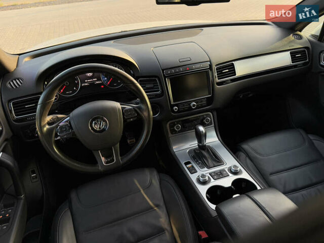 Білий Фольксваген Туарег, об'ємом двигуна 3 л та пробігом 279 тис. км за 24700 $, фото 11 на Automoto.ua