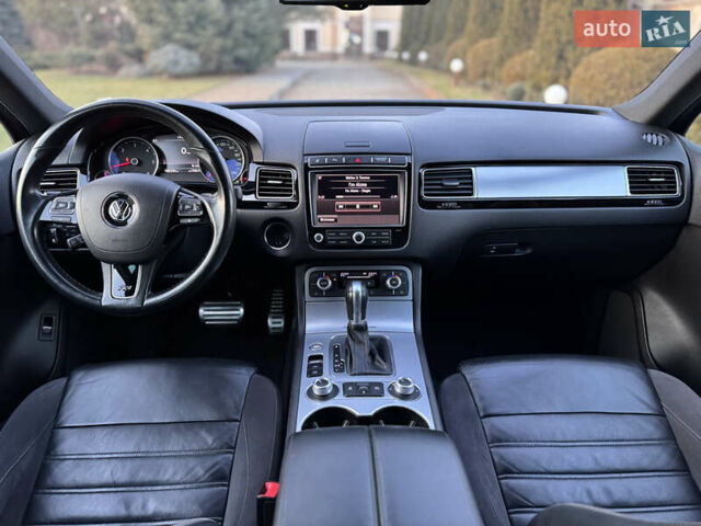 Білий Фольксваген Туарег, об'ємом двигуна 4.13 л та пробігом 197 тис. км за 27000 $, фото 25 на Automoto.ua