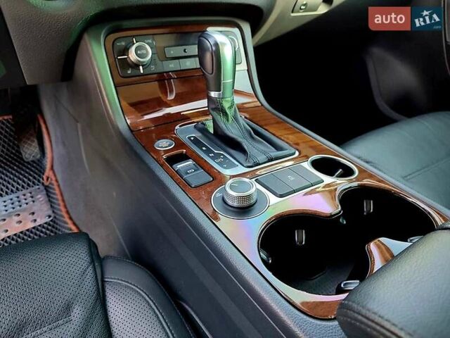 Білий Фольксваген Туарег, об'ємом двигуна 3 л та пробігом 157 тис. км за 27500 $, фото 10 на Automoto.ua