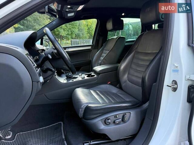 Белый Фольксваген Туарег, объемом двигателя 2.97 л и пробегом 205 тыс. км за 23900 $, фото 28 на Automoto.ua