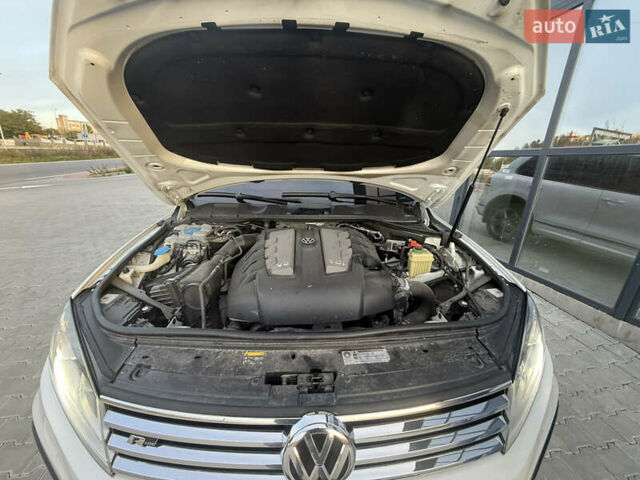 Білий Фольксваген Туарег, об'ємом двигуна 2.98 л та пробігом 287 тис. км за 24250 $, фото 48 на Automoto.ua