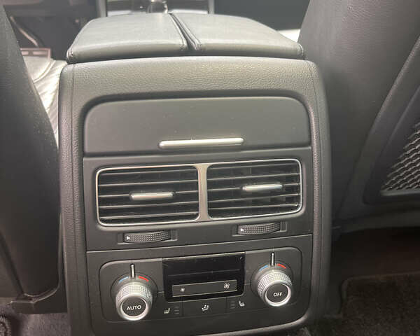 Білий Фольксваген Туарег, об'ємом двигуна 2.97 л та пробігом 247 тис. км за 29800 $, фото 18 на Automoto.ua