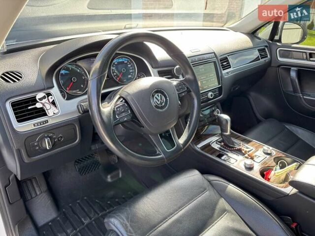 Белый Фольксваген Туарег, объемом двигателя 2.97 л и пробегом 308 тыс. км за 24900 $, фото 8 на Automoto.ua