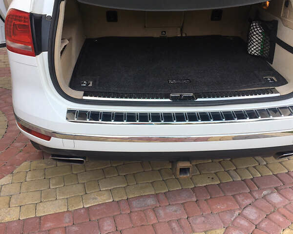 Белый Фольксваген Туарег, объемом двигателя 2.97 л и пробегом 285 тыс. км за 21000 $, фото 15 на Automoto.ua