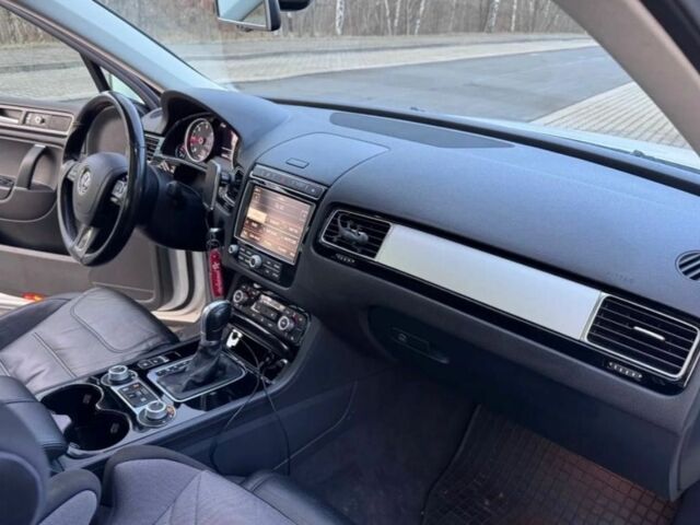 Білий Фольксваген Туарег, об'ємом двигуна 3 л та пробігом 182 тис. км за 15000 $, фото 12 на Automoto.ua