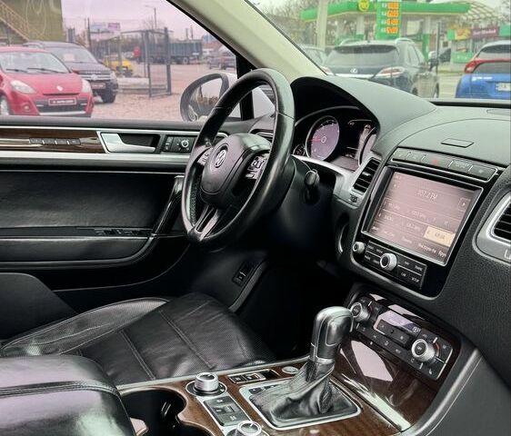 Белый Фольксваген Туарег, объемом двигателя 3 л и пробегом 320 тыс. км за 23700 $, фото 21 на Automoto.ua