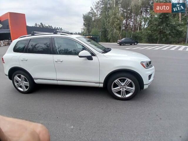 Белый Фольксваген Туарег, объемом двигателя 3 л и пробегом 170 тыс. км за 24900 $, фото 12 на Automoto.ua