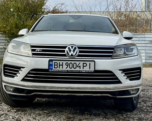 Білий Фольксваген Туарег, об'ємом двигуна 3 л та пробігом 199 тис. км за 35500 $, фото 1 на Automoto.ua