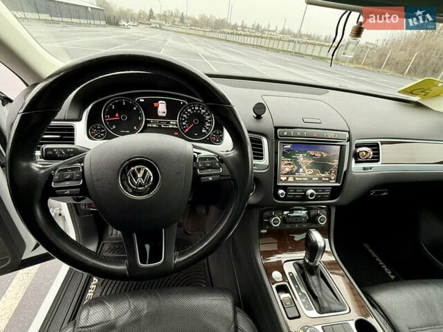 Белый Фольксваген Туарег, объемом двигателя 2.97 л и пробегом 216 тыс. км за 24500 $, фото 12 на Automoto.ua