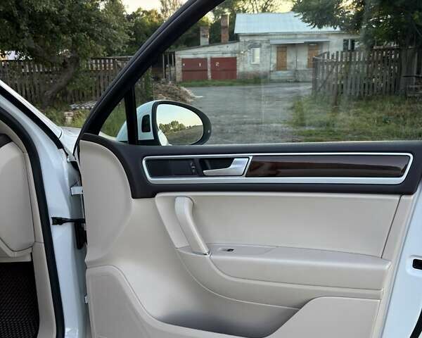 Белый Фольксваген Туарег, объемом двигателя 2.97 л и пробегом 99 тыс. км за 28500 $, фото 18 на Automoto.ua