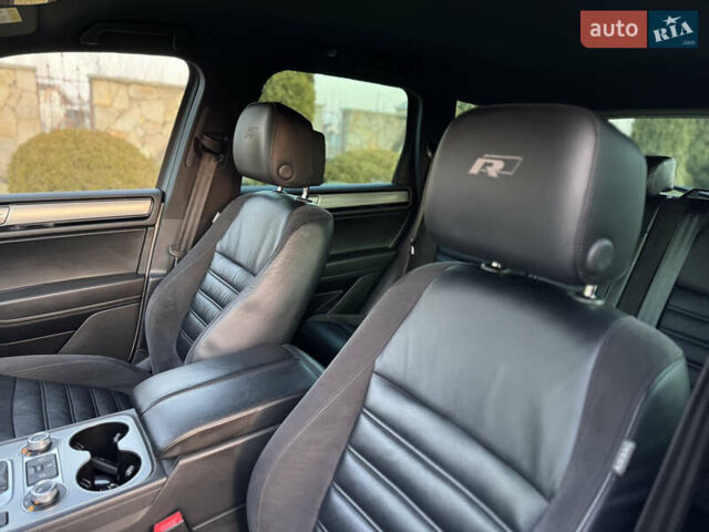 Білий Фольксваген Туарег, об'ємом двигуна 4.13 л та пробігом 197 тис. км за 27000 $, фото 20 на Automoto.ua