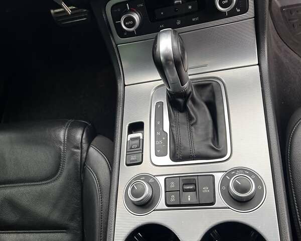 Білий Фольксваген Туарег, об'ємом двигуна 2.97 л та пробігом 334 тис. км за 26000 $, фото 27 на Automoto.ua