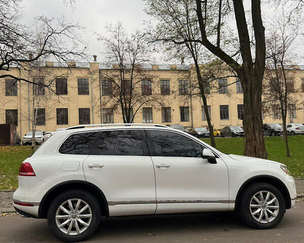 Белый Фольксваген Туарег, объемом двигателя 3.6 л и пробегом 125 тыс. км за 22500 $, фото 13 на Automoto.ua