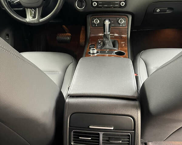 Белый Фольксваген Туарег, объемом двигателя 2.97 л и пробегом 208 тыс. км за 21800 $, фото 44 на Automoto.ua