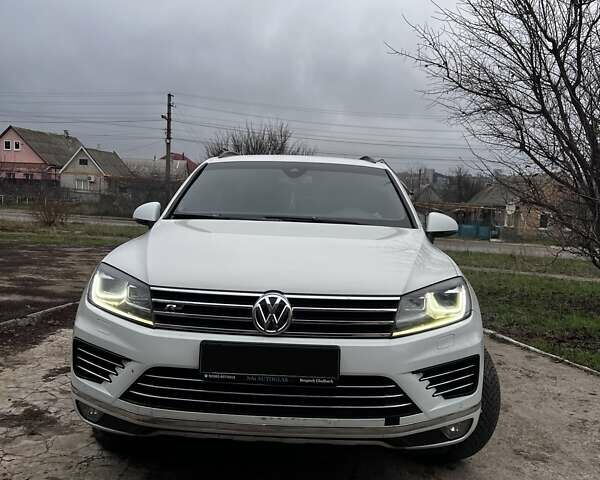 Білий Фольксваген Туарег, об'ємом двигуна 2.97 л та пробігом 334 тис. км за 26000 $, фото 3 на Automoto.ua