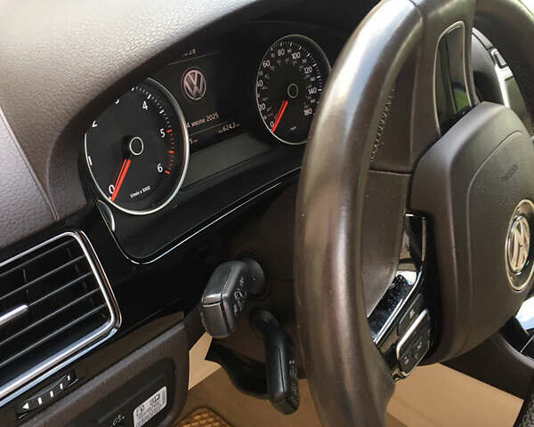 Белый Фольксваген Туарег, объемом двигателя 2.97 л и пробегом 285 тыс. км за 21000 $, фото 7 на Automoto.ua