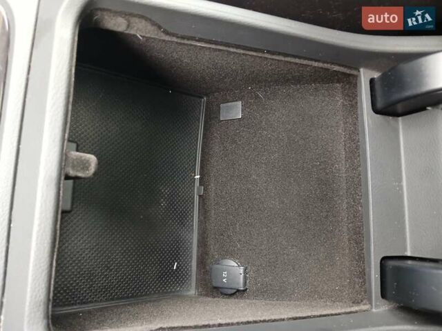 Белый Фольксваген Туарег, объемом двигателя 3 л и пробегом 170 тыс. км за 24900 $, фото 44 на Automoto.ua