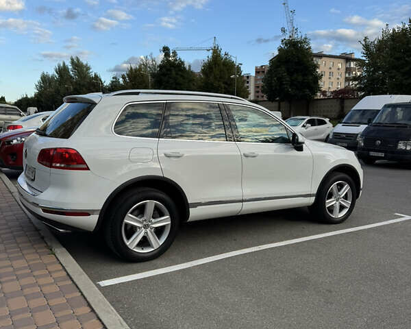 Білий Фольксваген Туарег, об'ємом двигуна 2.97 л та пробігом 228 тис. км за 29500 $, фото 6 на Automoto.ua