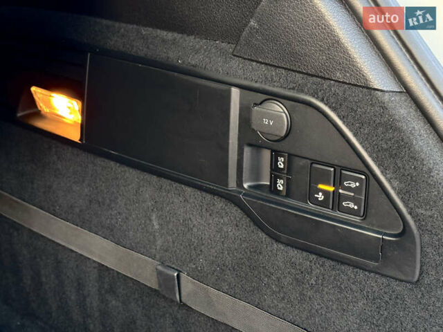 Білий Фольксваген Туарег, об'ємом двигуна 4.13 л та пробігом 197 тис. км за 27000 $, фото 15 на Automoto.ua