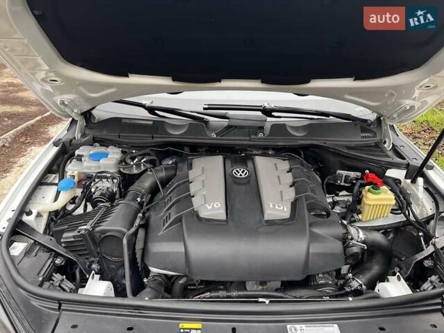 Білий Фольксваген Туарег, об'ємом двигуна 2.97 л та пробігом 334 тис. км за 26000 $, фото 14 на Automoto.ua