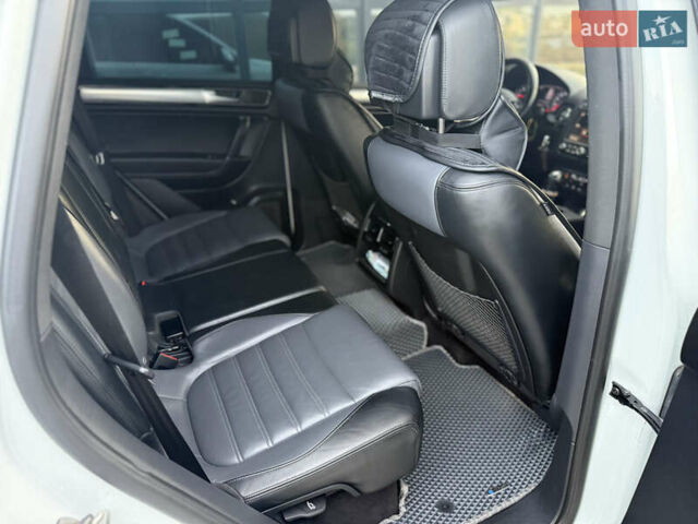 Білий Фольксваген Туарег, об'ємом двигуна 2.98 л та пробігом 287 тис. км за 24250 $, фото 29 на Automoto.ua