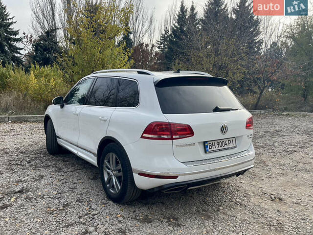 Білий Фольксваген Туарег, об'ємом двигуна 3 л та пробігом 199 тис. км за 35500 $, фото 7 на Automoto.ua