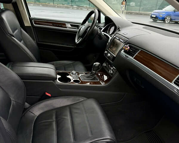 Белый Фольксваген Туарег, объемом двигателя 2.97 л и пробегом 216 тыс. км за 24500 $, фото 15 на Automoto.ua