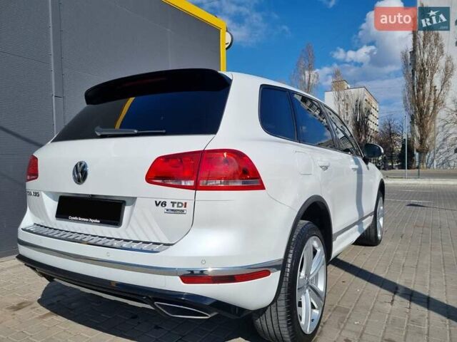 Білий Фольксваген Туарег, об'ємом двигуна 2.97 л та пробігом 240 тис. км за 28000 $, фото 4 на Automoto.ua