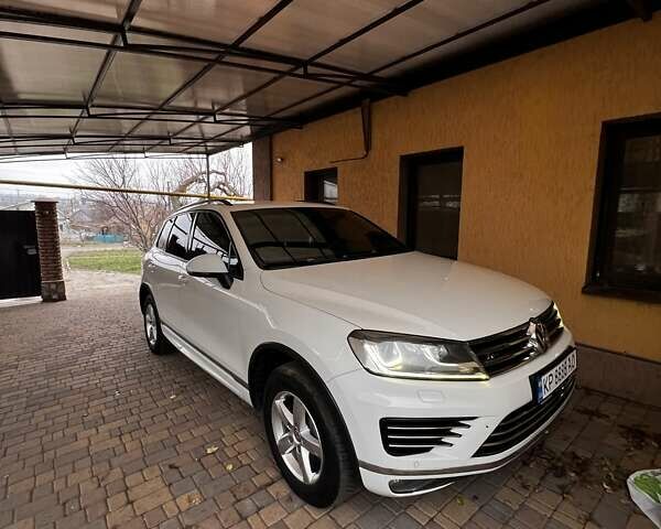 Білий Фольксваген Туарег, об'ємом двигуна 2.97 л та пробігом 334 тис. км за 26000 $, фото 29 на Automoto.ua