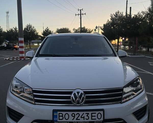 Белый Фольксваген Туарег, объемом двигателя 2.97 л и пробегом 208 тыс. км за 21800 $, фото 13 на Automoto.ua