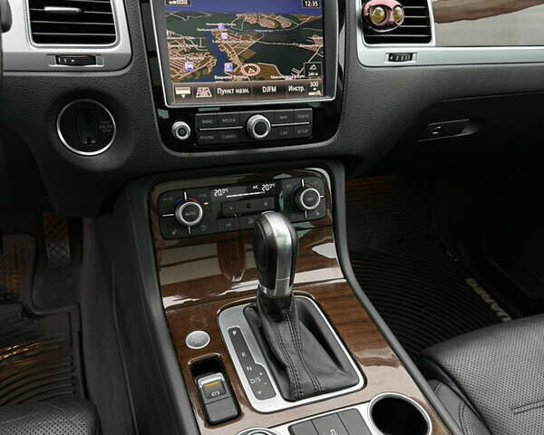 Белый Фольксваген Туарег, объемом двигателя 2.97 л и пробегом 216 тыс. км за 24500 $, фото 11 на Automoto.ua