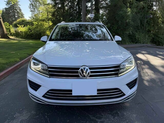 Белый Фольксваген Туарег, объемом двигателя 3.6 л и пробегом 72 тыс. км за 12000 $, фото 1 на Automoto.ua