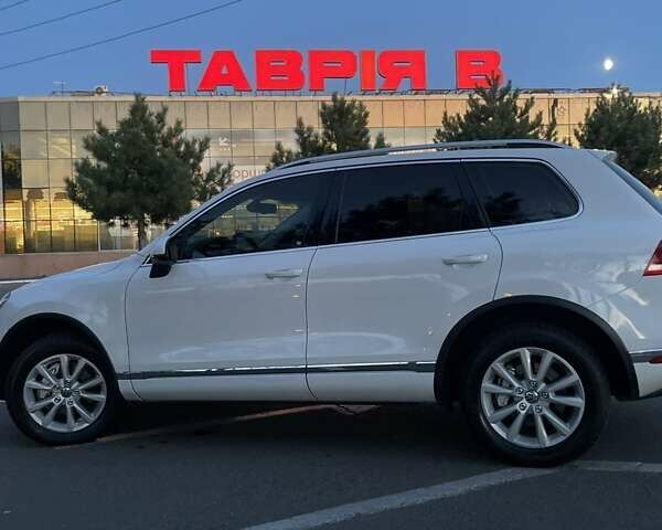 Белый Фольксваген Туарег, объемом двигателя 2.97 л и пробегом 208 тыс. км за 21800 $, фото 15 на Automoto.ua