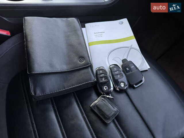 Білий Фольксваген Туарег, об'ємом двигуна 4.13 л та пробігом 197 тис. км за 27000 $, фото 41 на Automoto.ua