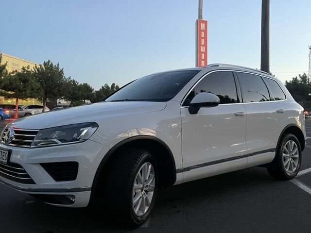 Белый Фольксваген Туарег, объемом двигателя 3 л и пробегом 208 тыс. км за 21800 $, фото 3 на Automoto.ua