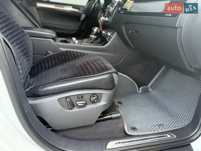 Білий Фольксваген Туарег, об'ємом двигуна 2.98 л та пробігом 287 тис. км за 24250 $, фото 34 на Automoto.ua