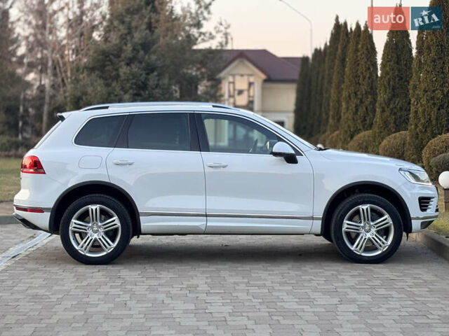 Білий Фольксваген Туарег, об'ємом двигуна 4.13 л та пробігом 197 тис. км за 27000 $, фото 5 на Automoto.ua