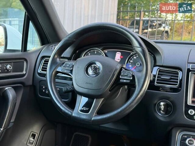 Белый Фольксваген Туарег, объемом двигателя 2.97 л и пробегом 205 тыс. км за 23900 $, фото 24 на Automoto.ua