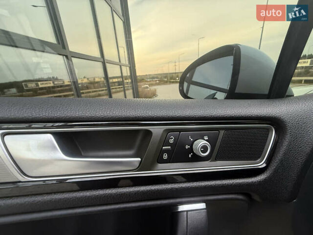 Білий Фольксваген Туарег, об'ємом двигуна 2.98 л та пробігом 287 тис. км за 24250 $, фото 20 на Automoto.ua