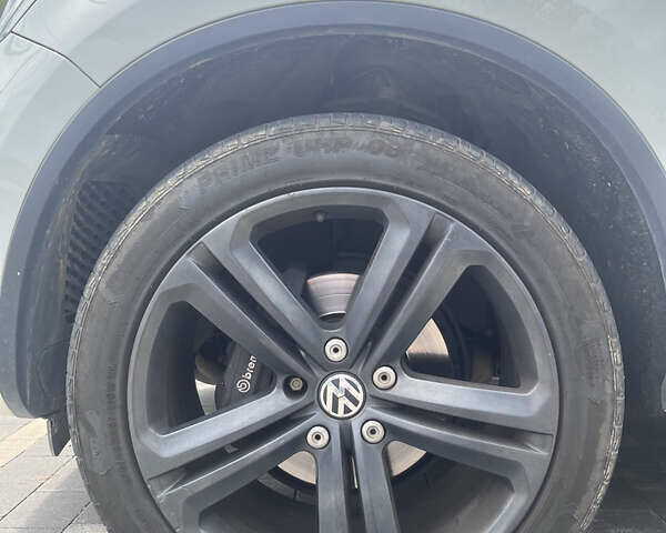 Білий Фольксваген Туарег, об'ємом двигуна 2.97 л та пробігом 247 тис. км за 29800 $, фото 8 на Automoto.ua