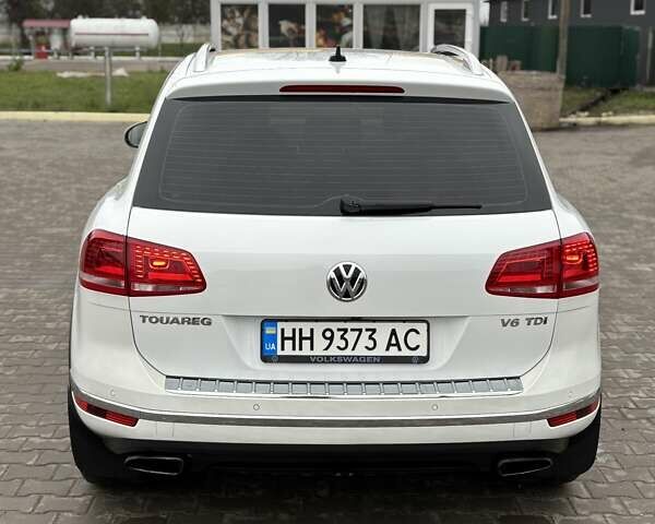 Белый Фольксваген Туарег, объемом двигателя 3 л и пробегом 269 тыс. км за 27000 $, фото 6 на Automoto.ua