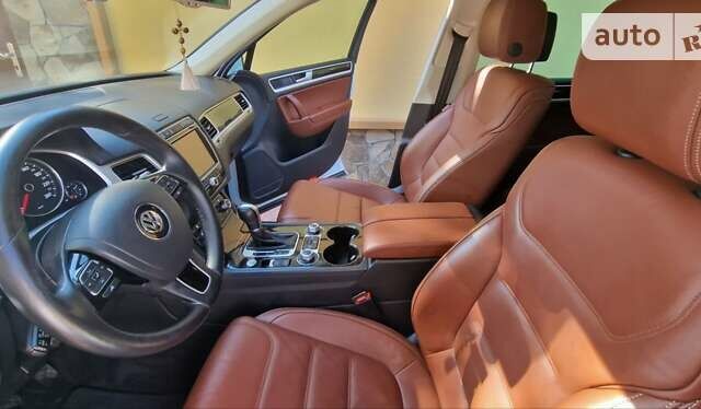 Білий Фольксваген Туарег, об'ємом двигуна 3 л та пробігом 102 тис. км за 34800 $, фото 4 на Automoto.ua