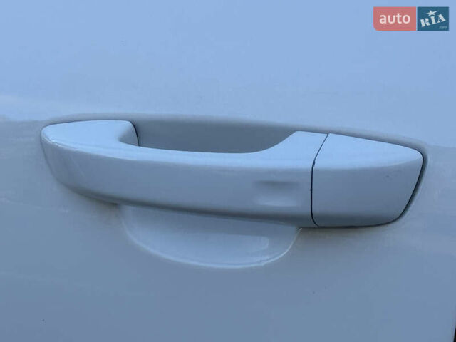 Белый Фольксваген Туарег, объемом двигателя 3.6 л и пробегом 242 тыс. км за 18500 $, фото 9 на Automoto.ua